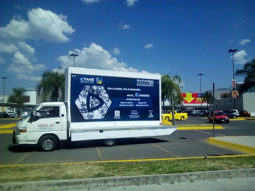VALLAS MOVILES PUBLICITARIAS CON PERIFONEO Y REPARTO DE VOLANTES